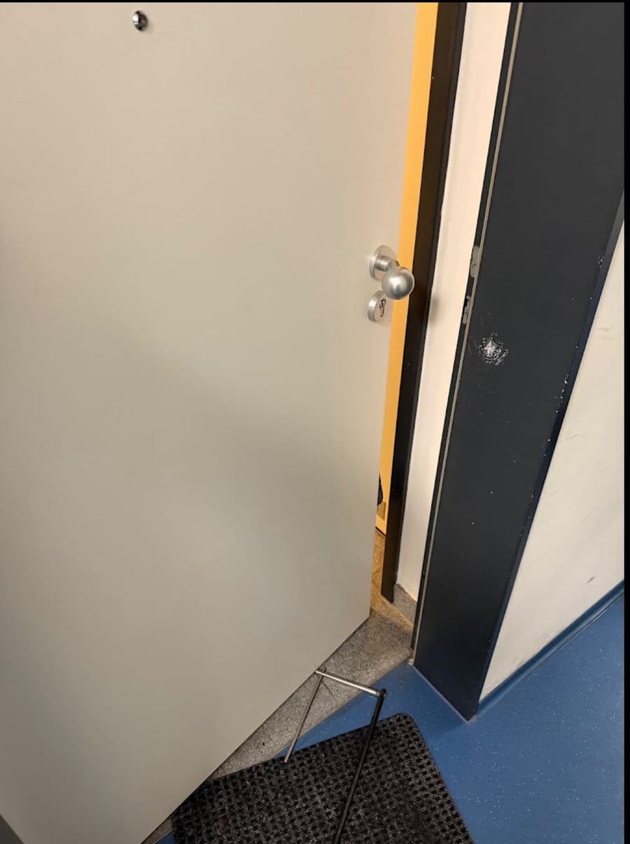 Intervention de serrurerie sur une porte de palier d'immeuble à Caen